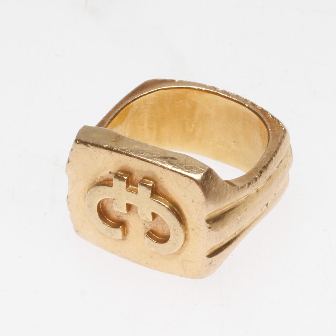 KLACKRING, 18k guld, vikt ca 41,8 gr.