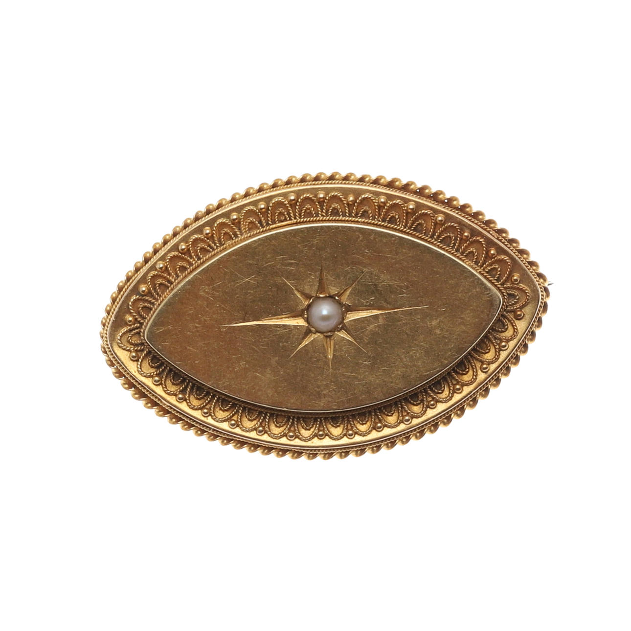 A VICTORIAN GOLD BROOCH.