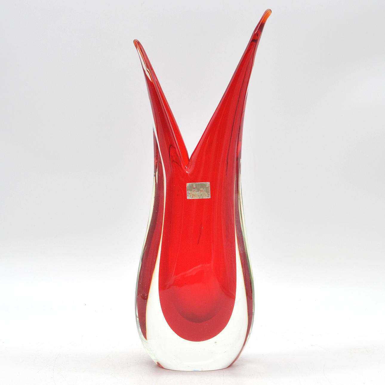SEGUSO DALLA VENEZIA. SÄLLSYNT MURANO DESIGNERVAS, STUDIOGLAS, SOMMERSO, ITALIEN, OMKRING 1950, MED STUDIOETIKETT
