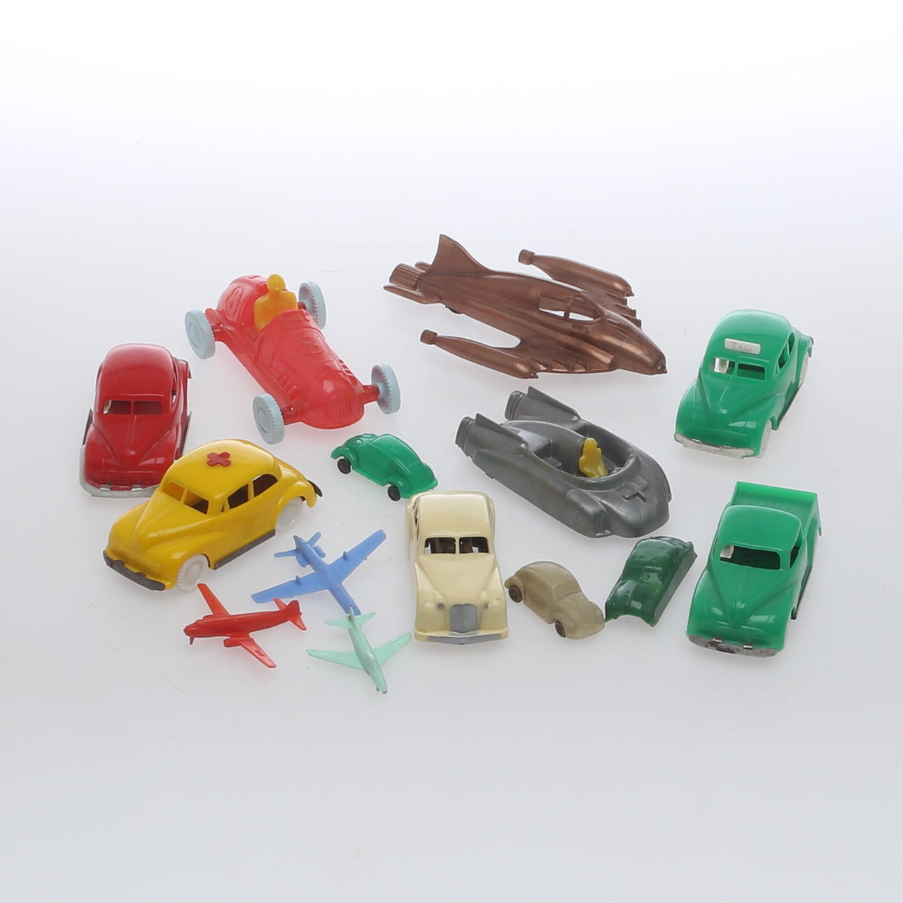 PLASTLEKSAKER 14 delar. Bland annat Lemeco och kalaspuffar.