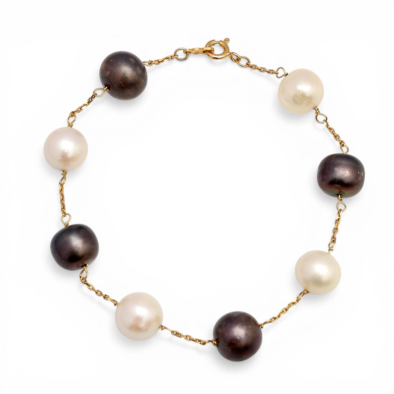 Two-tone gold and pearls bracelet.
