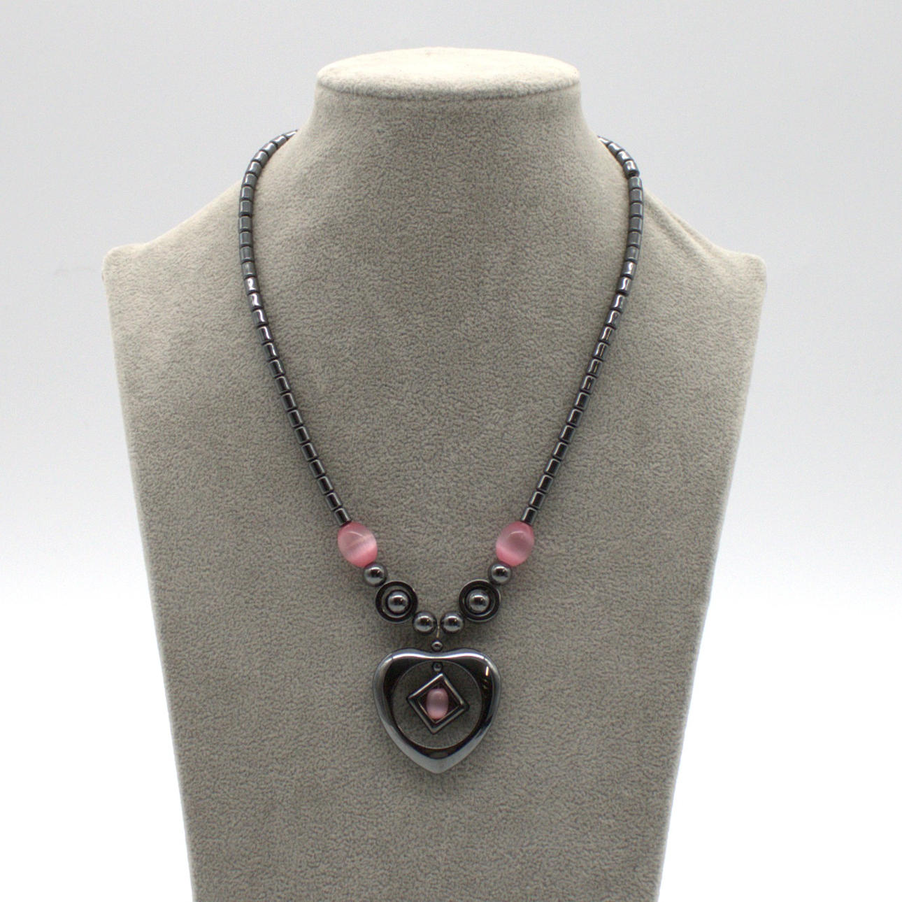 HEMATITE HEART NECKLACE WITH CAT'S EYE SETTING.