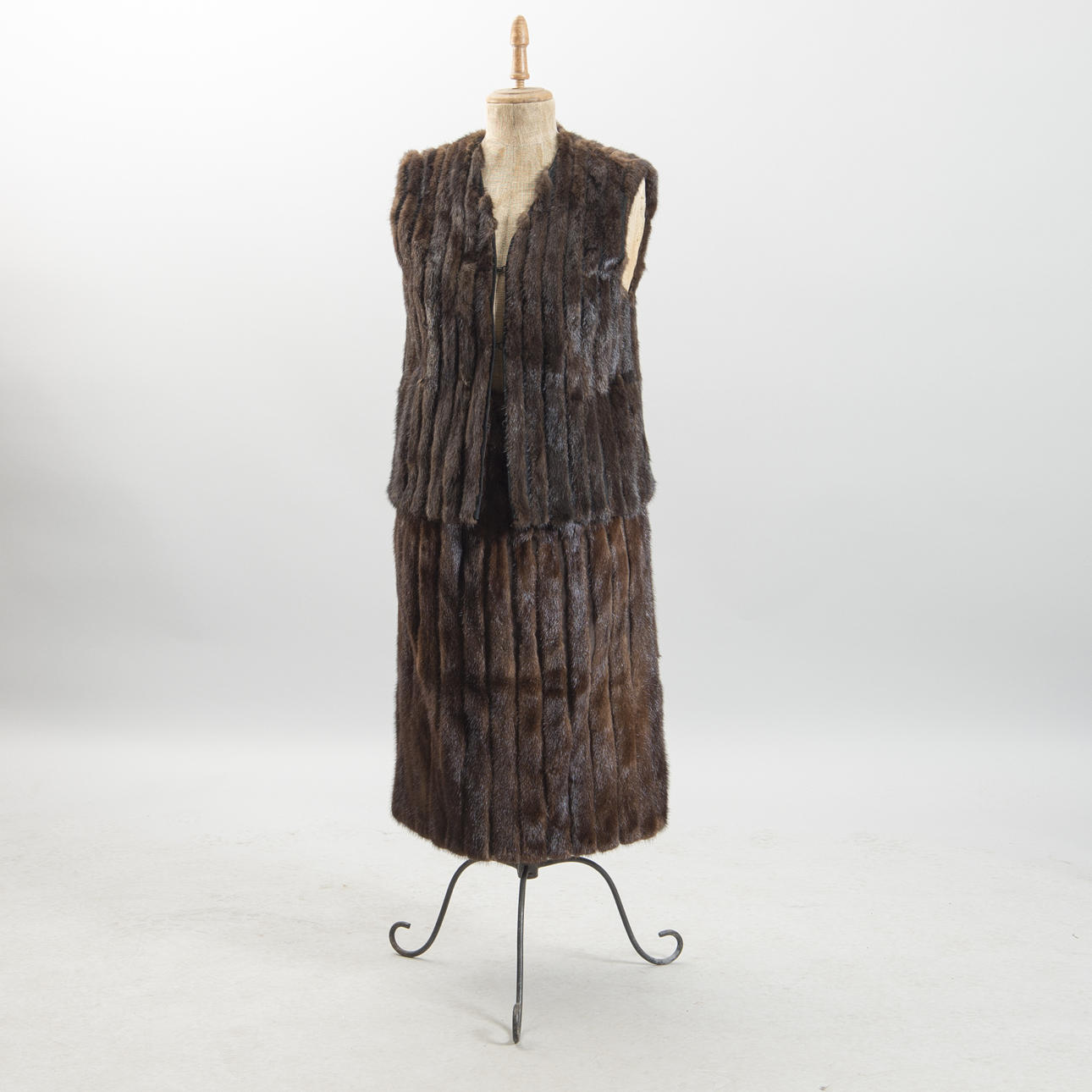 VÄST SAMT KJOL, mink.