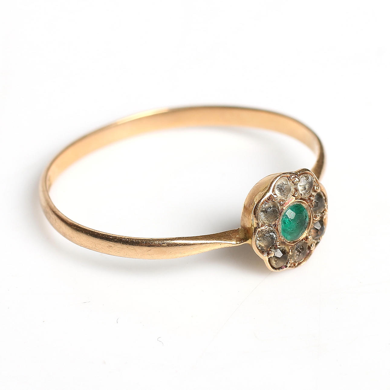 RING, 18k guld med stenar, Bernard Hertz Aktiebolaget, Stockholm, 1900-tal. Vikt 1 gram.