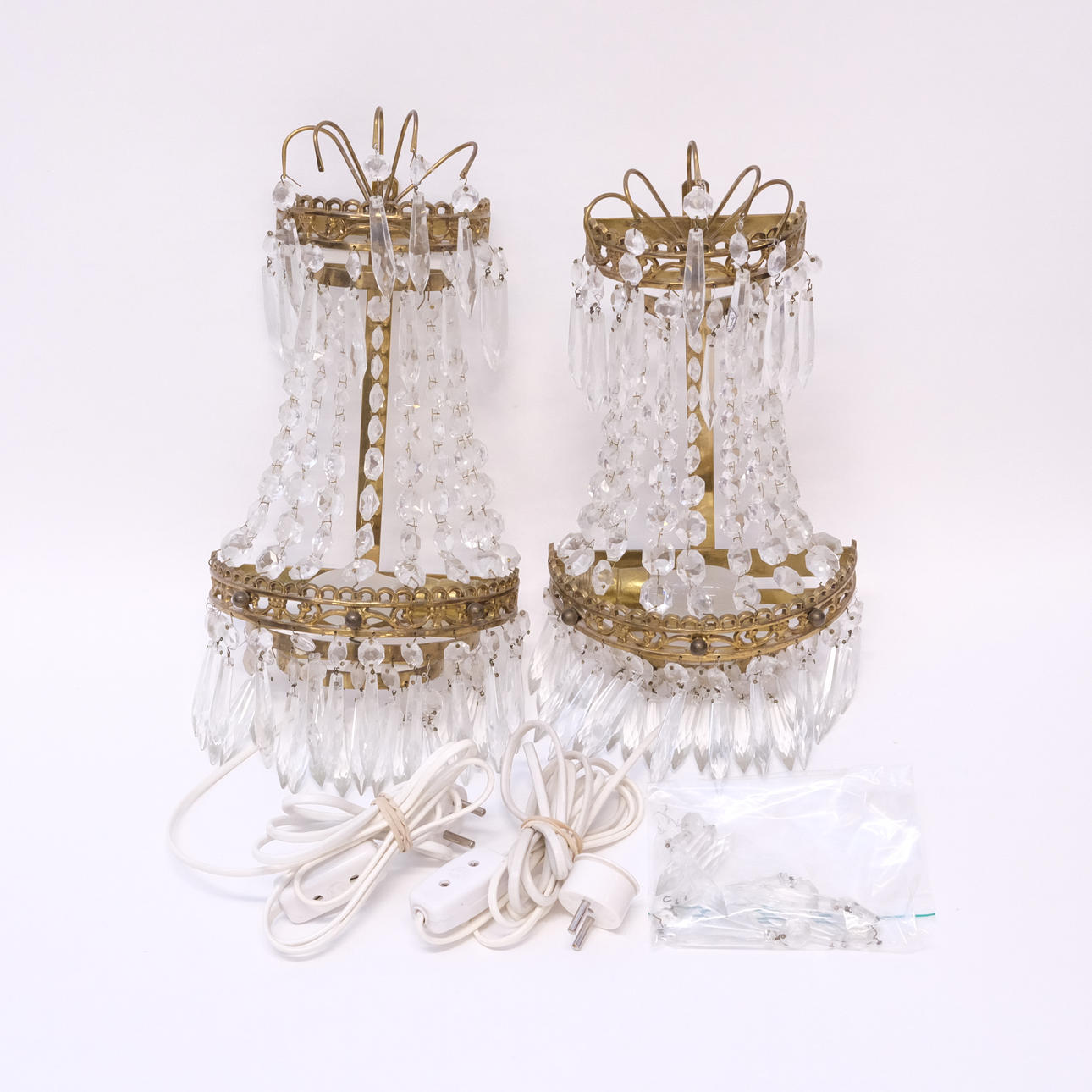PAIR OF WALL SCONCES.