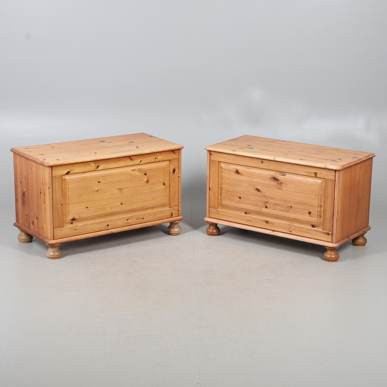 TWO PINE LIFT TOP STORAGE BOXES.