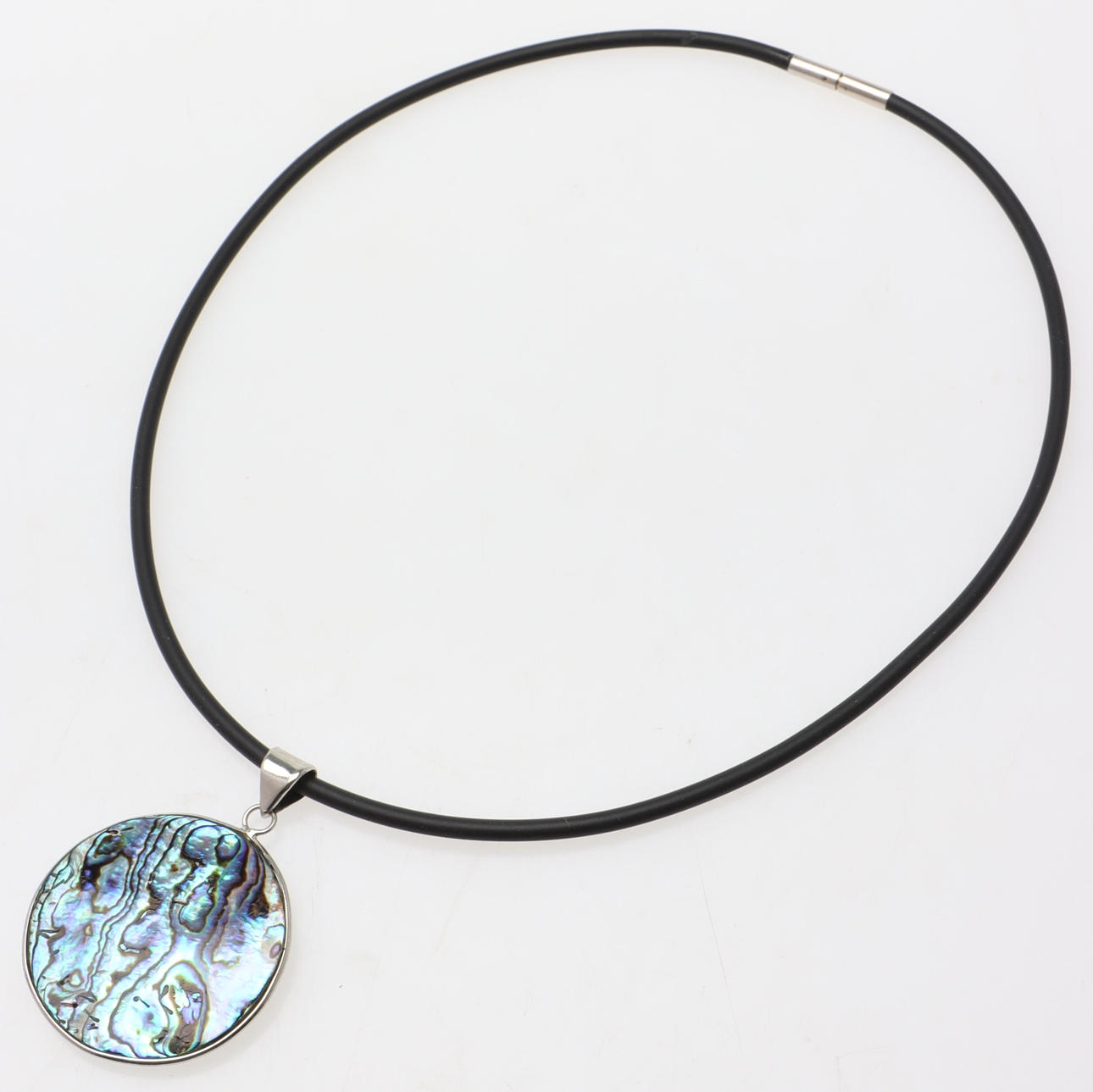 NECKLACE with reversible pendant, abalone shell, silver clasp.