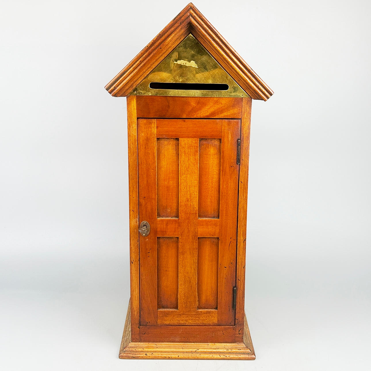 REPRODUCTION POST BOX.