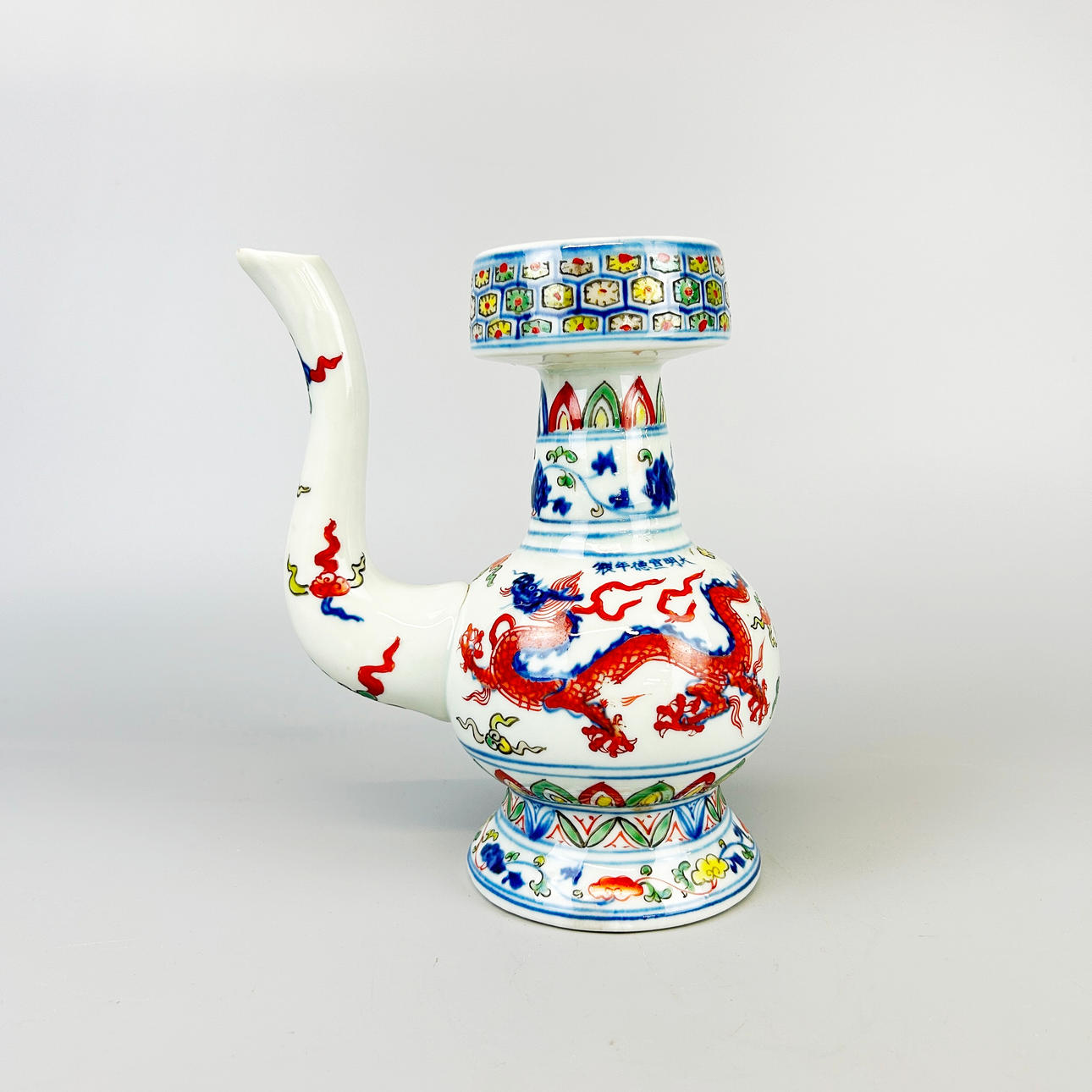 CHINESE PORCELAIN WATER DROPPER.