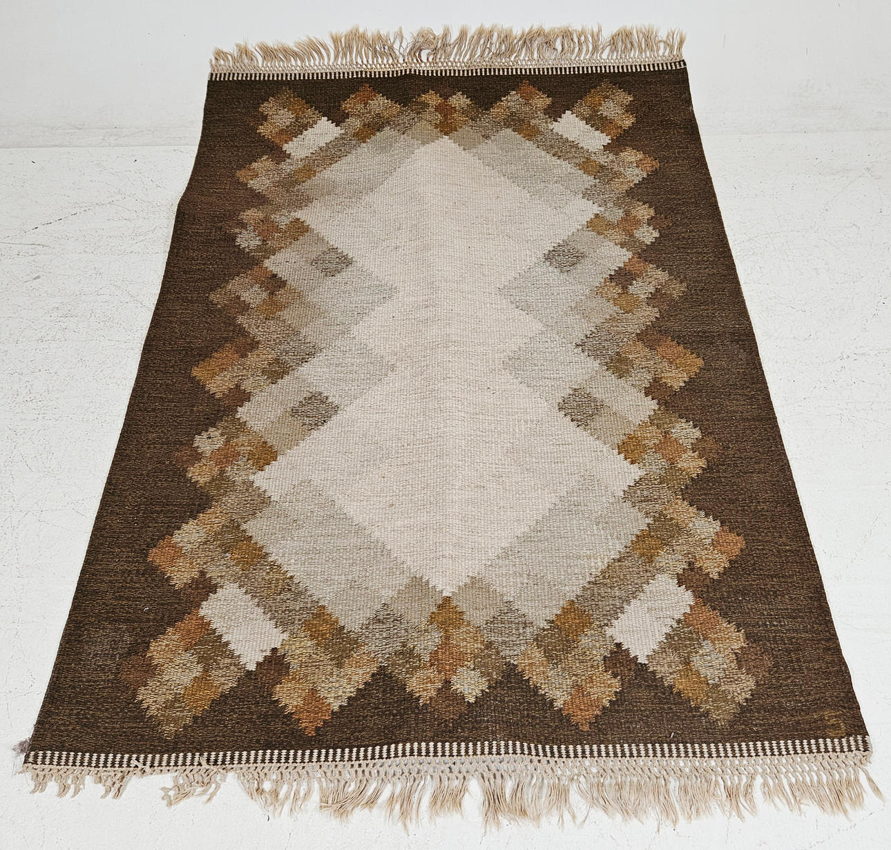 BRITA SVEFORS. Rug, "Opal", signed S, approx. 200x140 cm.