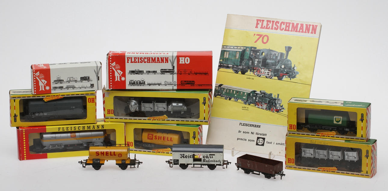 MODELLTÅG FLEISCHMANN 10 godsvagnar, de flesta i originalkartonger.