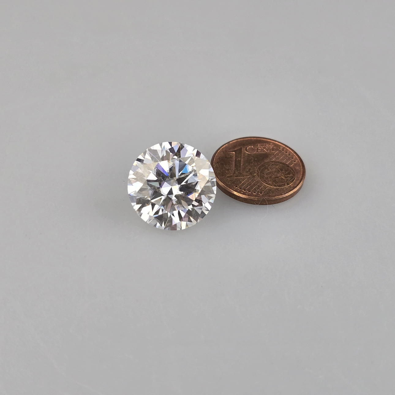 Moissanite, 10.0 carats, color: D.