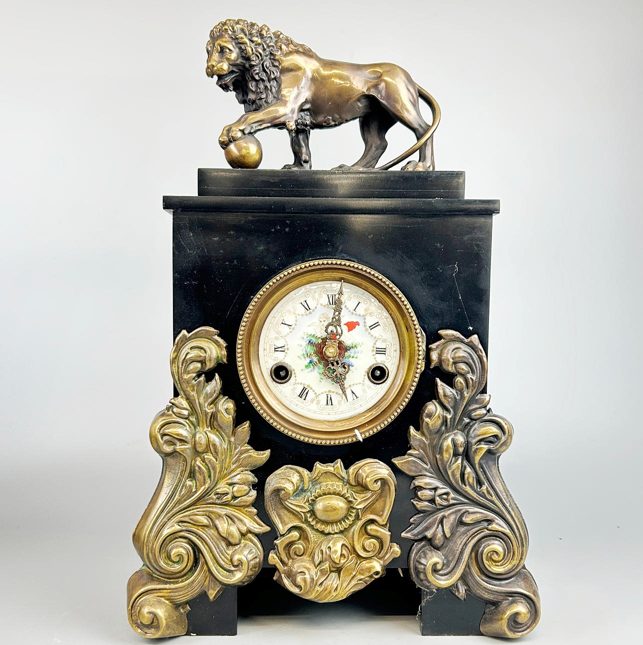 MARBLE & BRONZE MANTEL CLOCK.