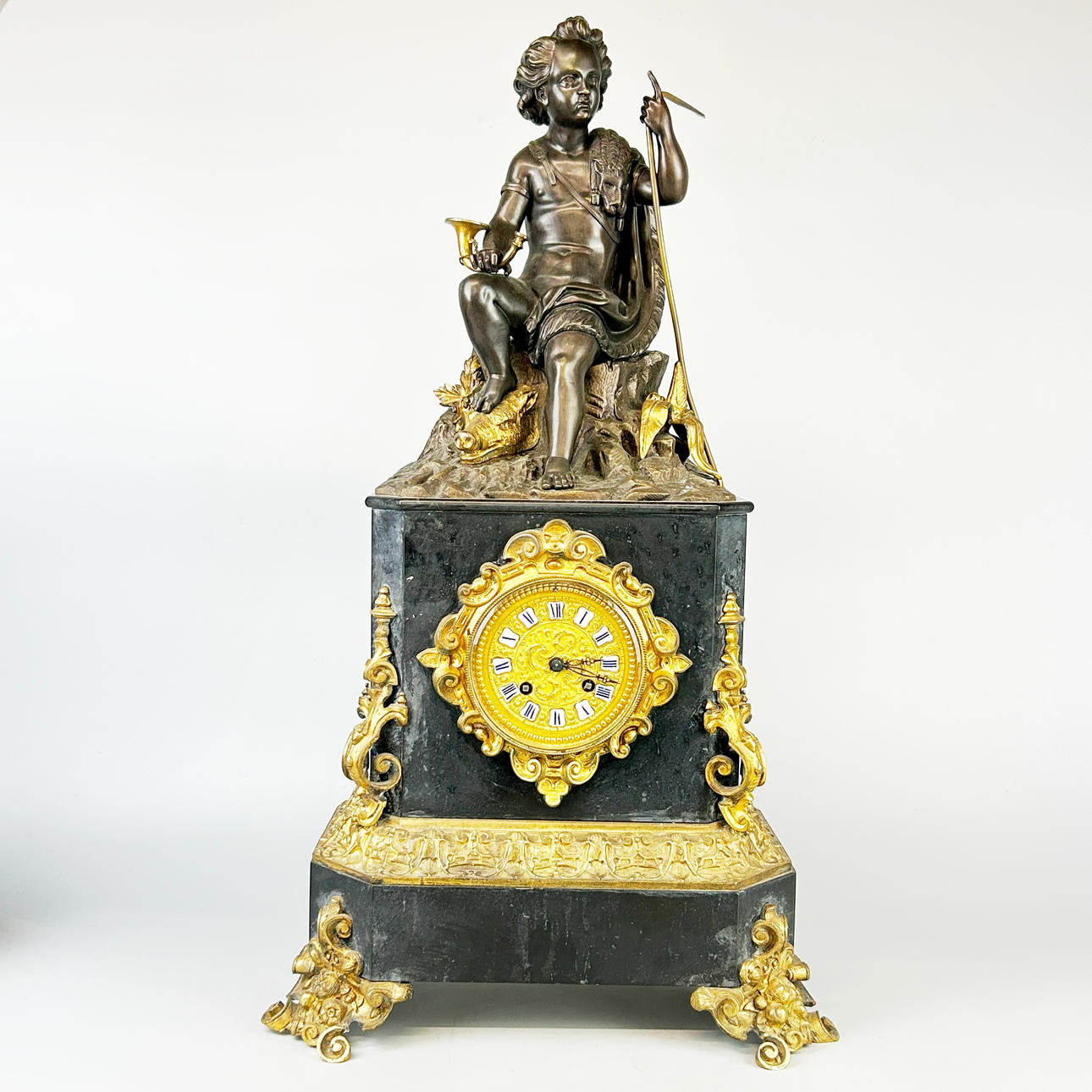 MARBLE & BRONZE MANTEL CLOCK.