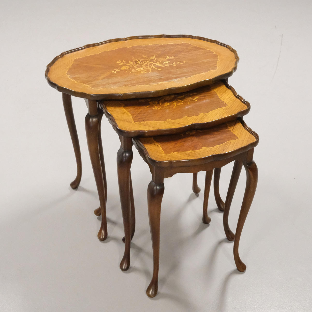 NESTING TABLES, MARQUETRY DECORATION, ROCOCO STYLE, 3 PIECES.