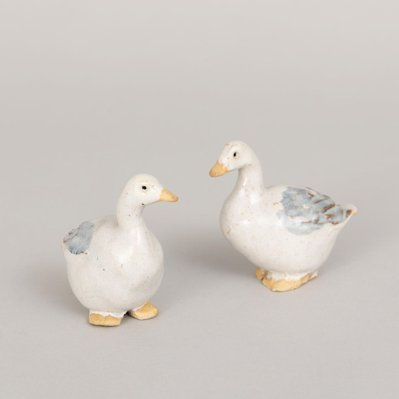 GUNNAR HANSSON. Two geese, glazed stoneware, signed.