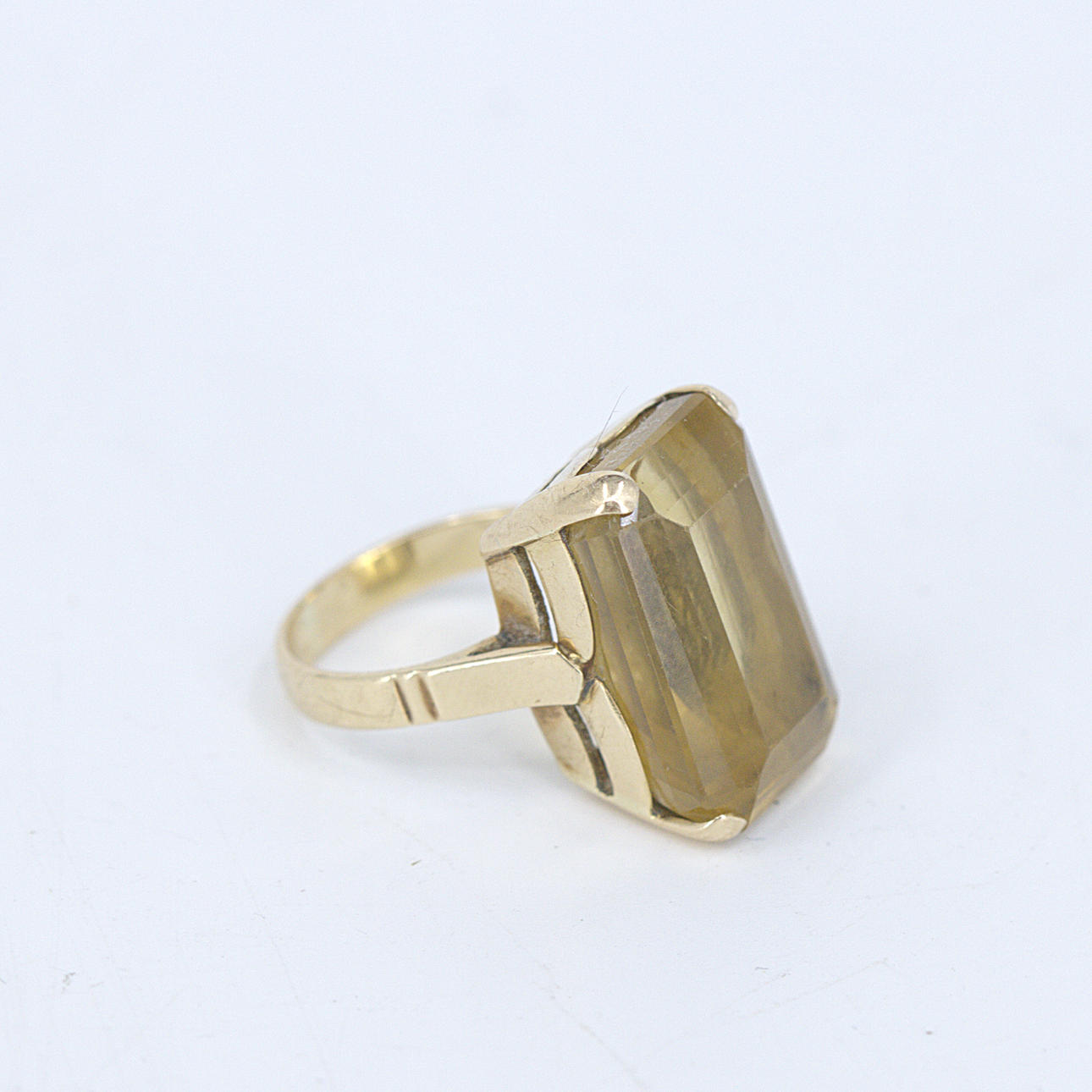 RING, 18k gold with emerald-cut citrine.
