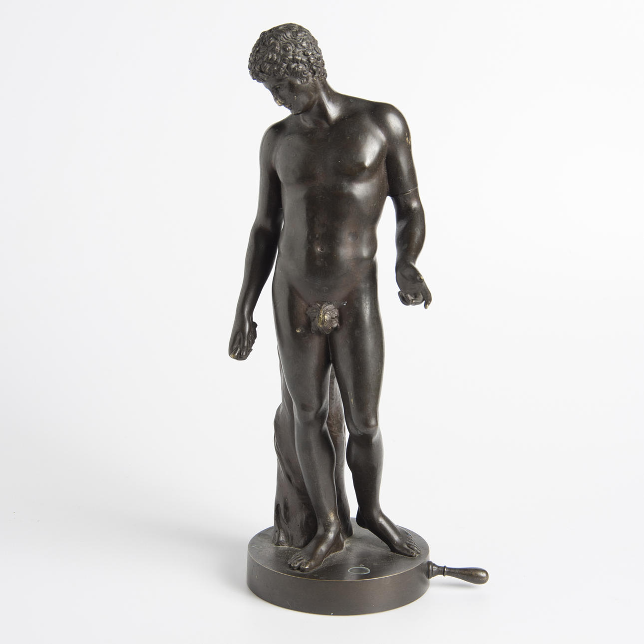 ESCULTURA, hombre desnudo, bronce.