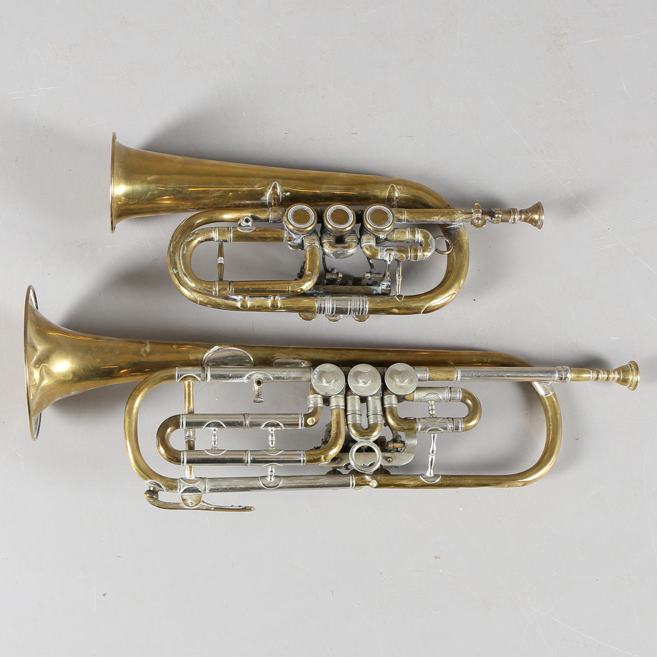 KORNETT samt TRUMPET, varav en Ahlberg & Ohlsson, Stockholm, 1850.