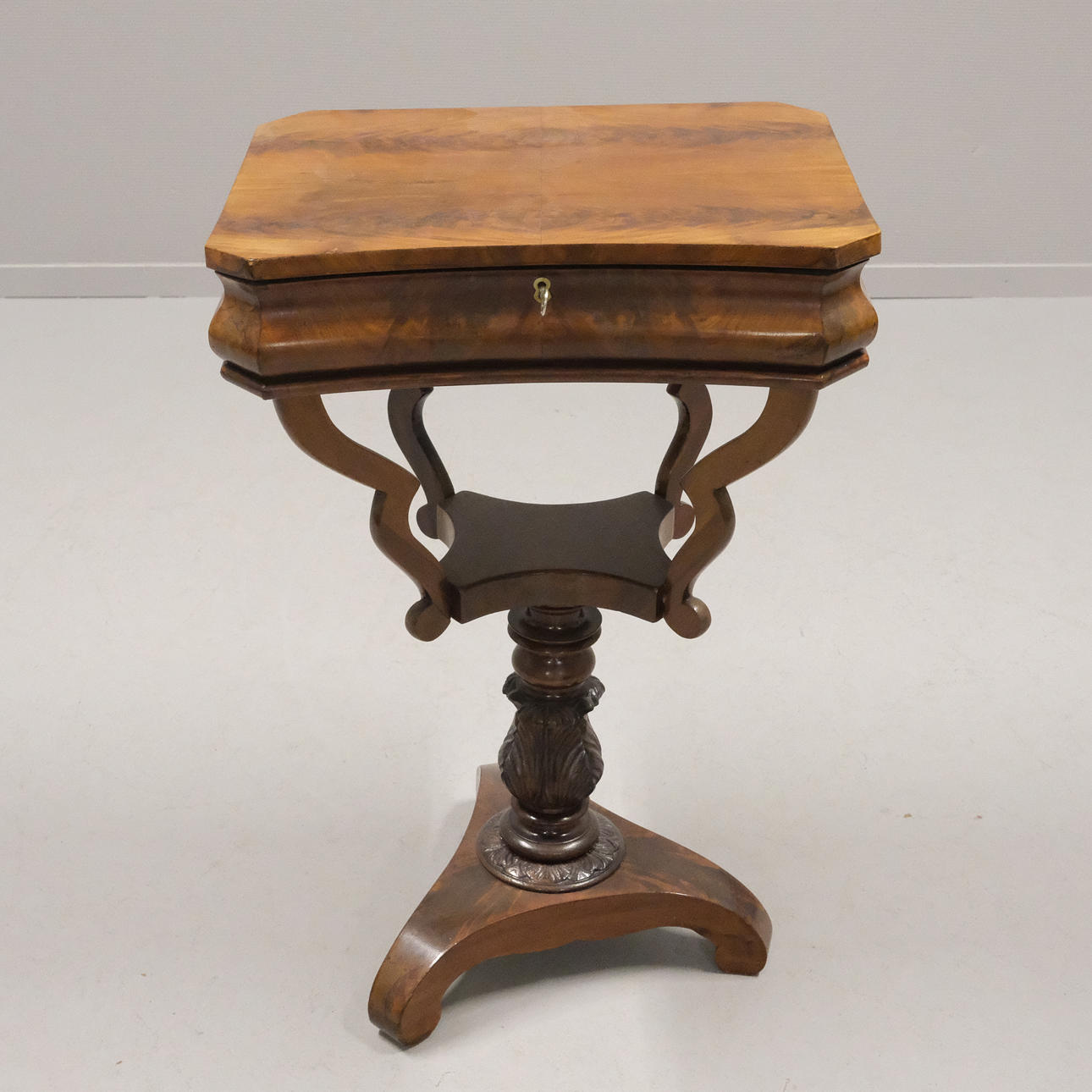 SEWING TABLE, BIEDERMEIER, MAHOGANY, CIRCA 1900.