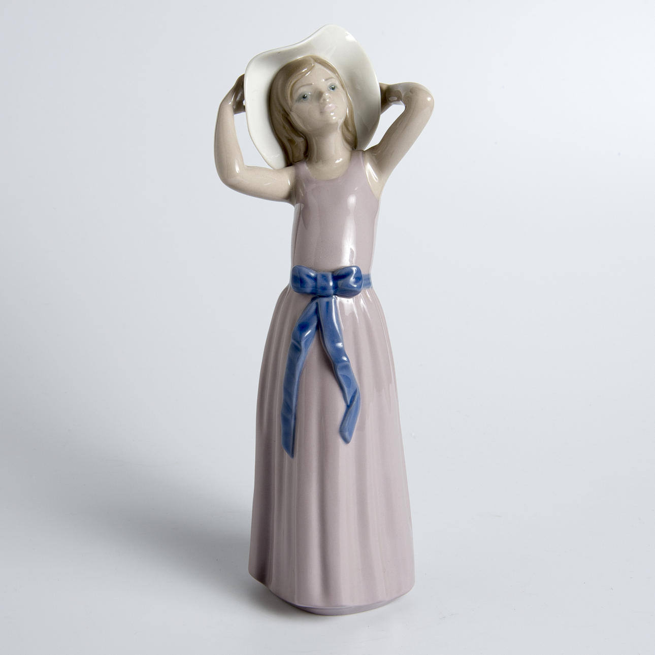 FIGURIN, flicka med hatt, Lladro.