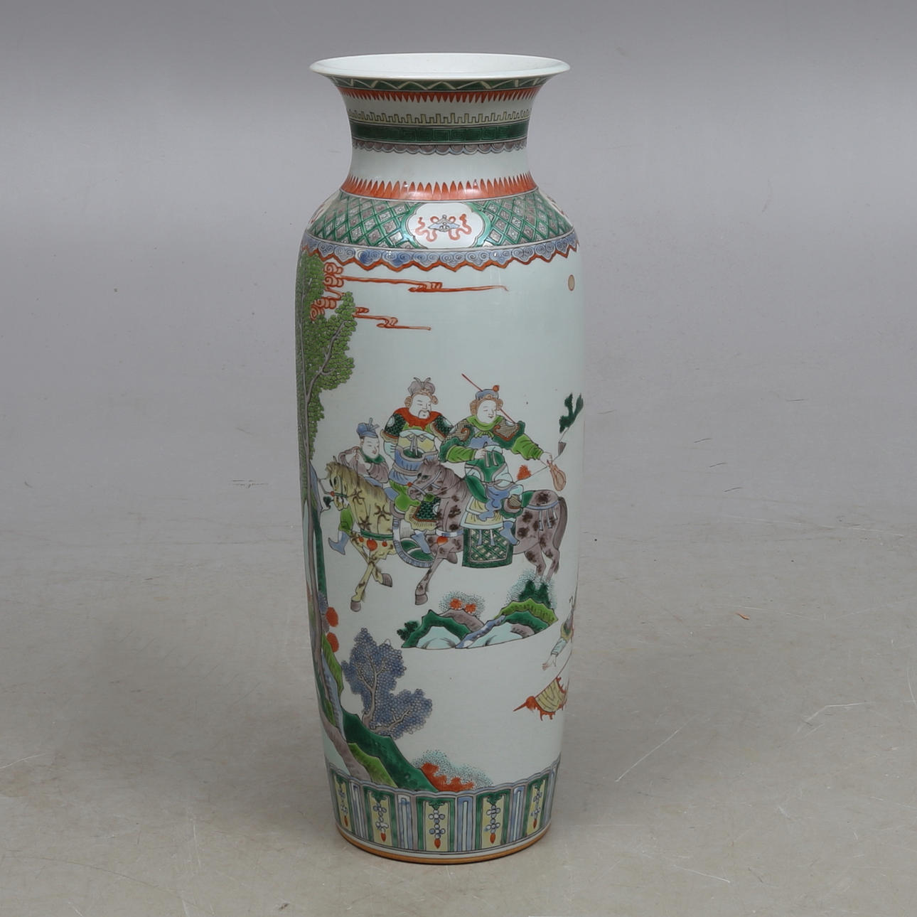 GOLVURNA, porslin, Kina.