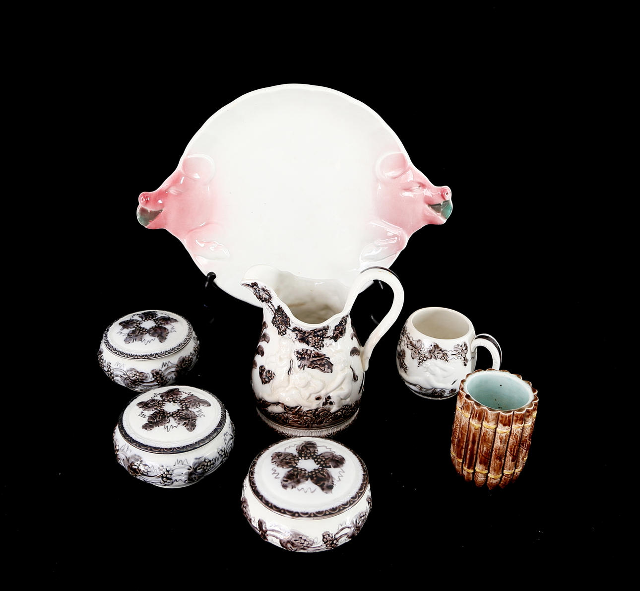 SERVISDELAR, 7 st, bland annat "Mullbär" Gefle, Gustavsberg, Göteborg, 18/1900-tal.