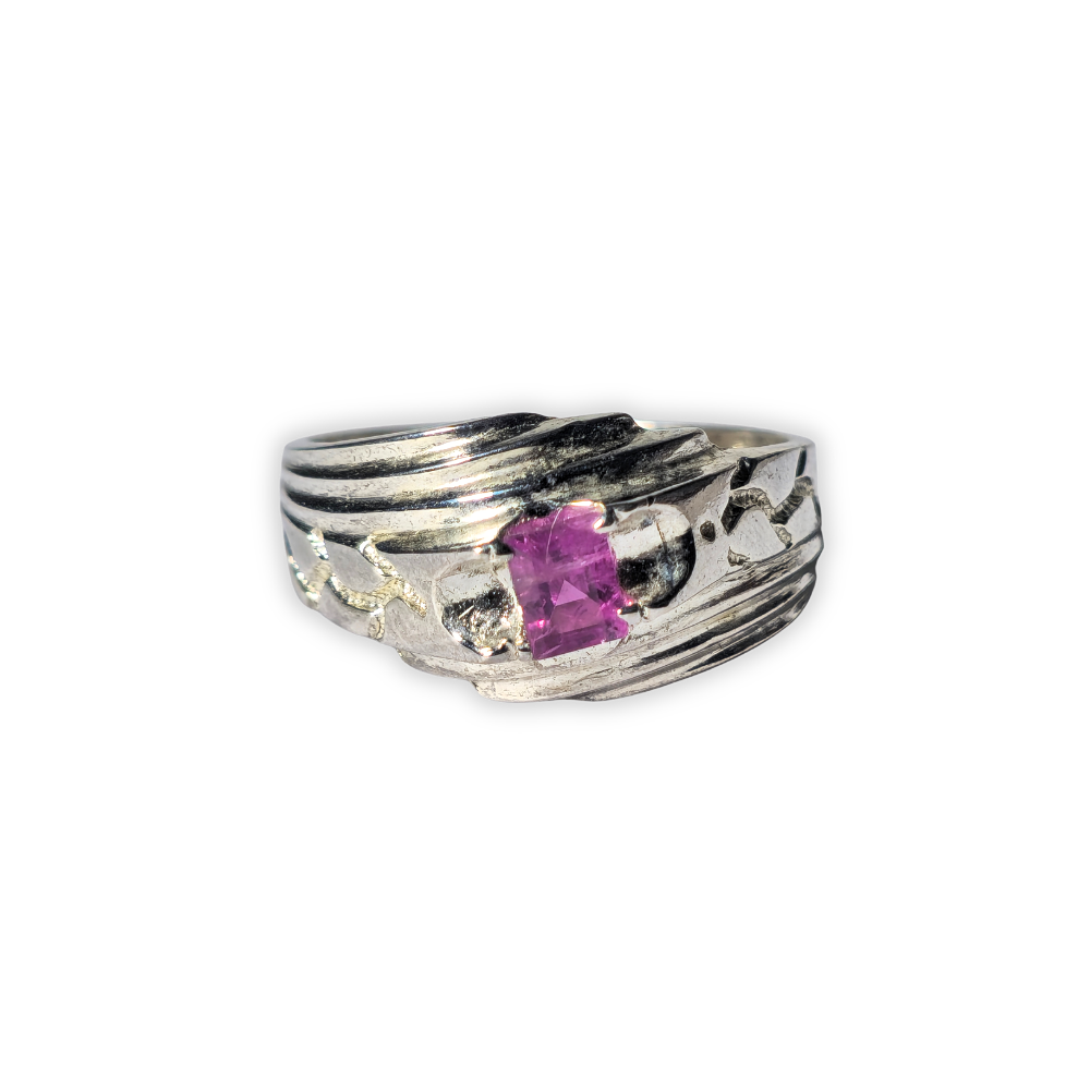 Silver ring with Kashmir pink sapphire.