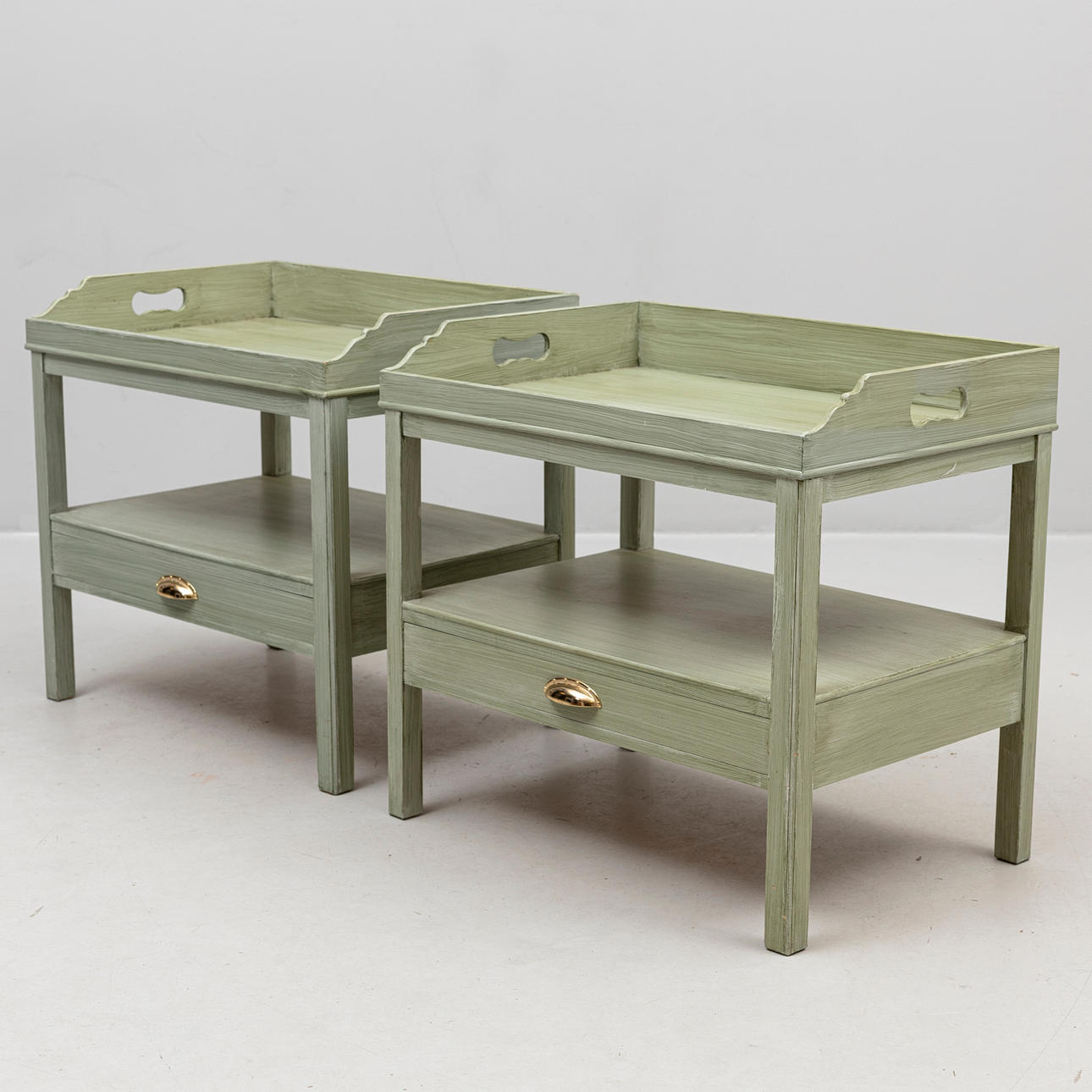 SÄNGBORD, ett par, grönmålade, 2000-tal.