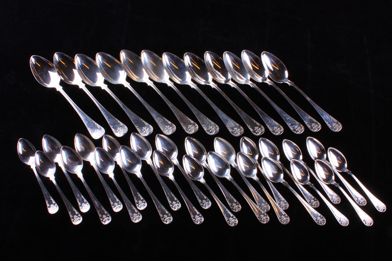 SKEDAR, 36 delar, silver, "franska liljan".