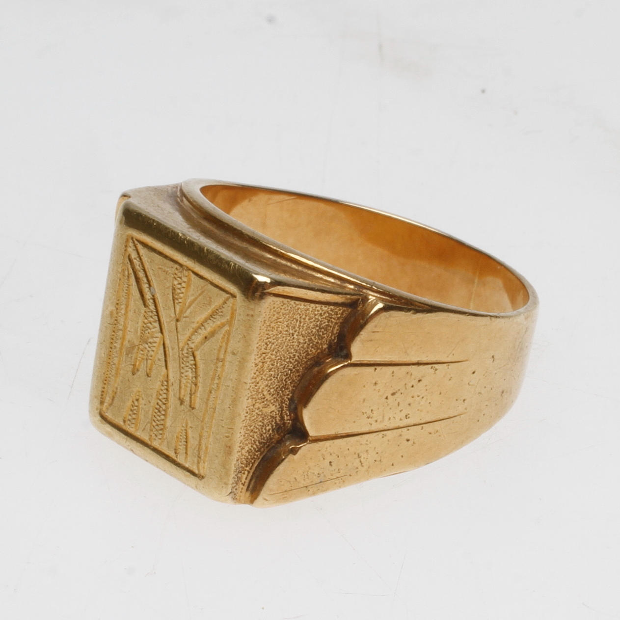 KLACKRING, 18k guld, vikt ca 9,9 gr.