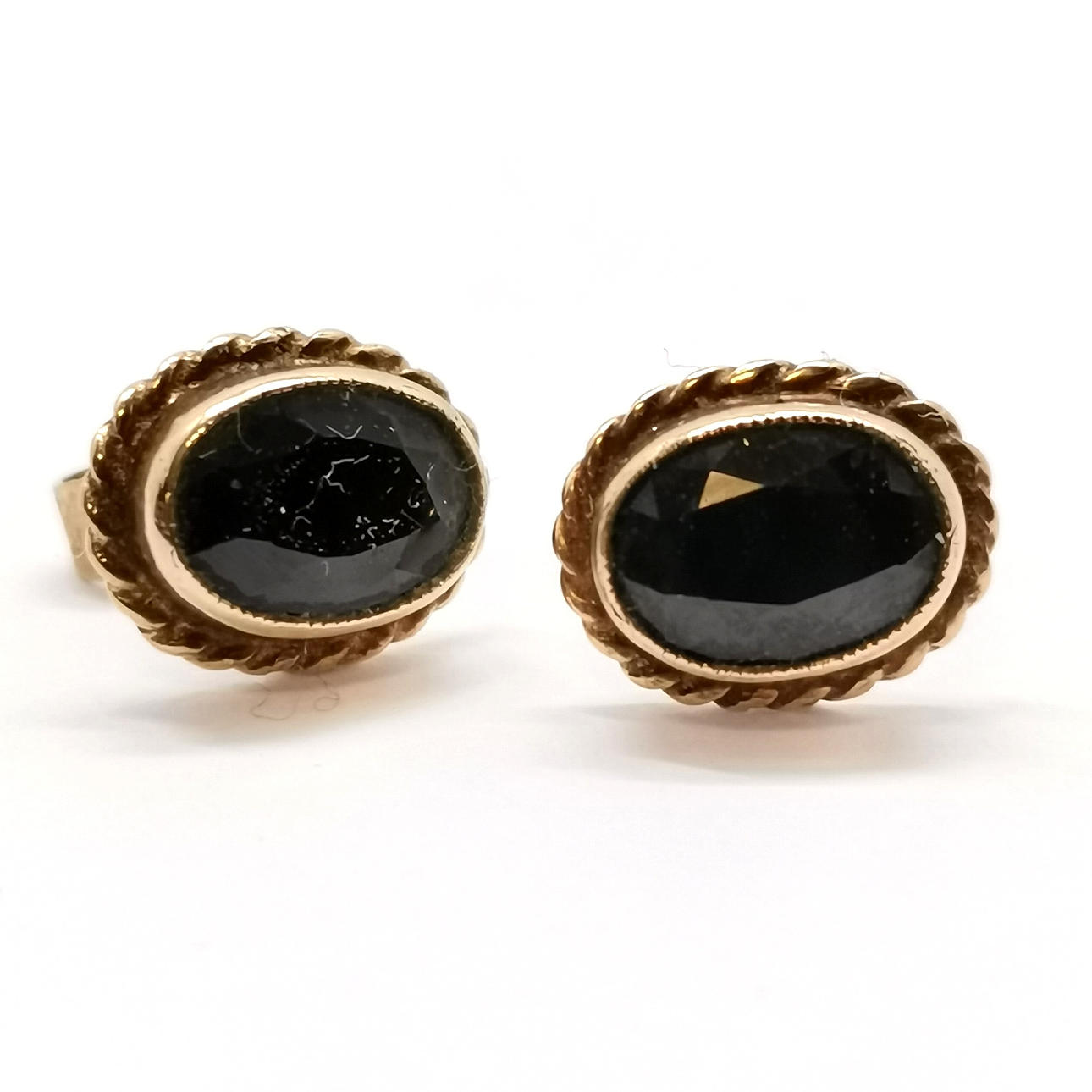 9CT GOLD PR SAPPHIRE STONE SET STUD EARRINGS.