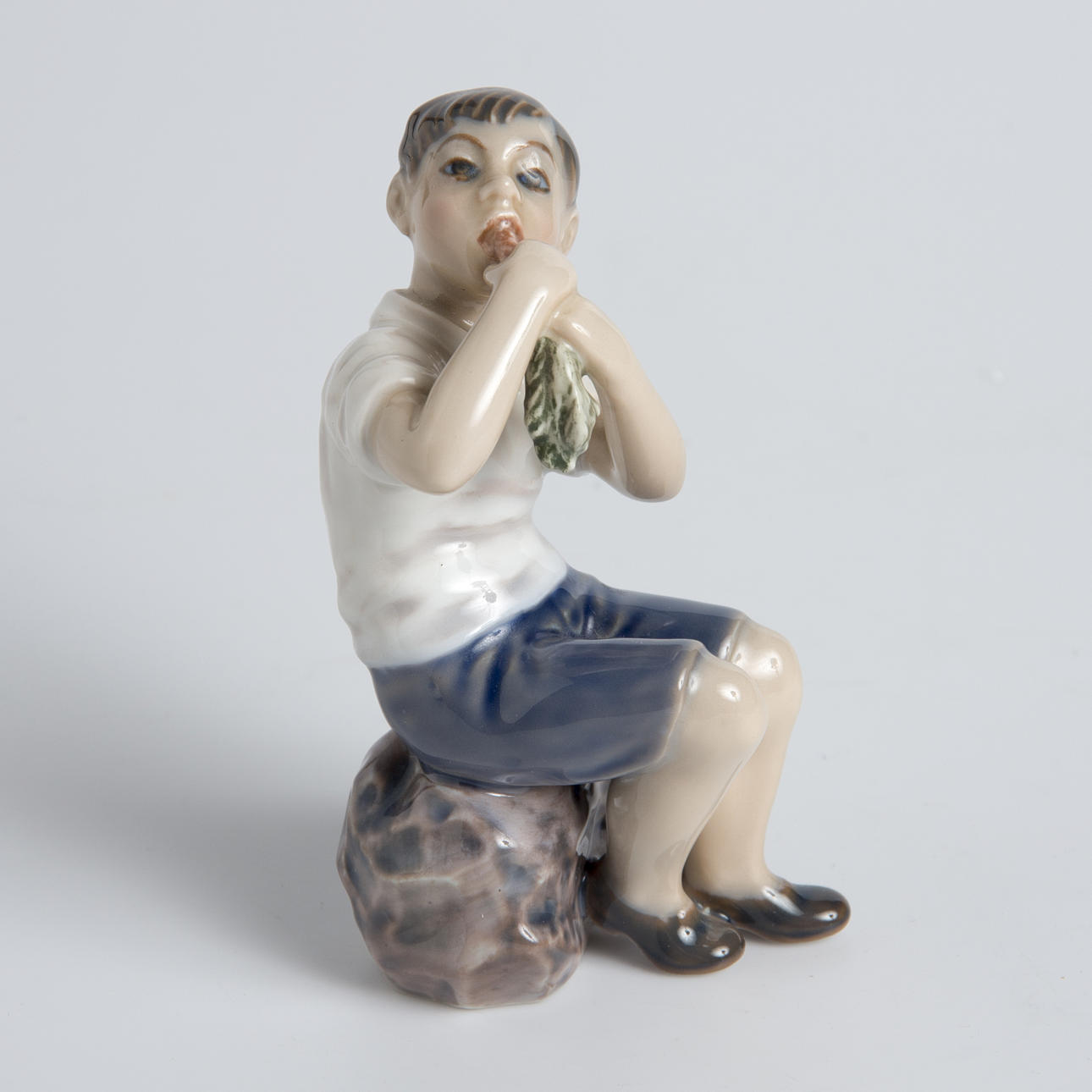 FIGURIN, morotsätande pojke, Dahl Jensen.