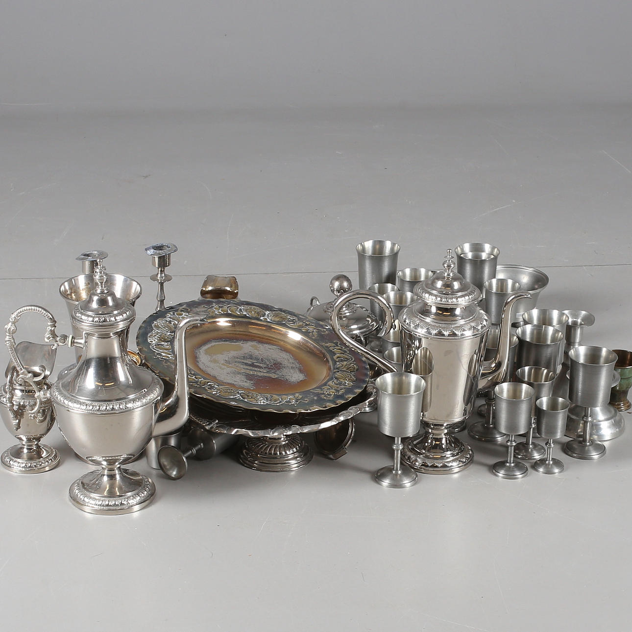 NYSILVERFÖREMÅL samt TENN, 50 delar, 1900-tal.