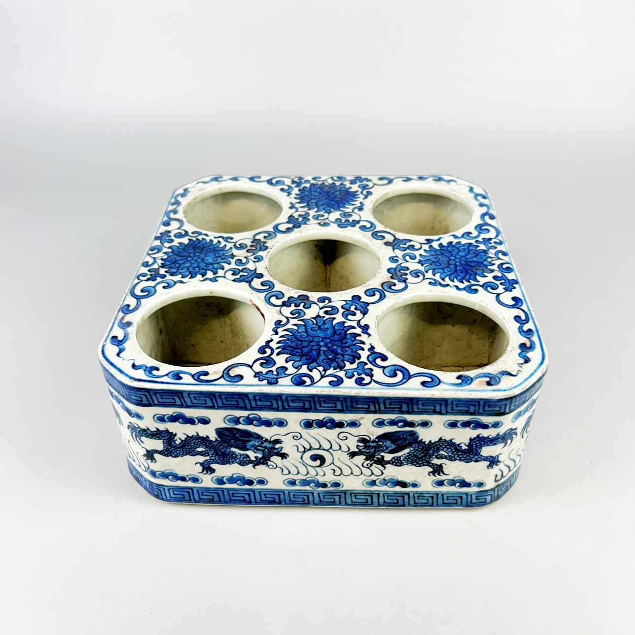 CHINESE PORCELAIN BOTTLE STAND.