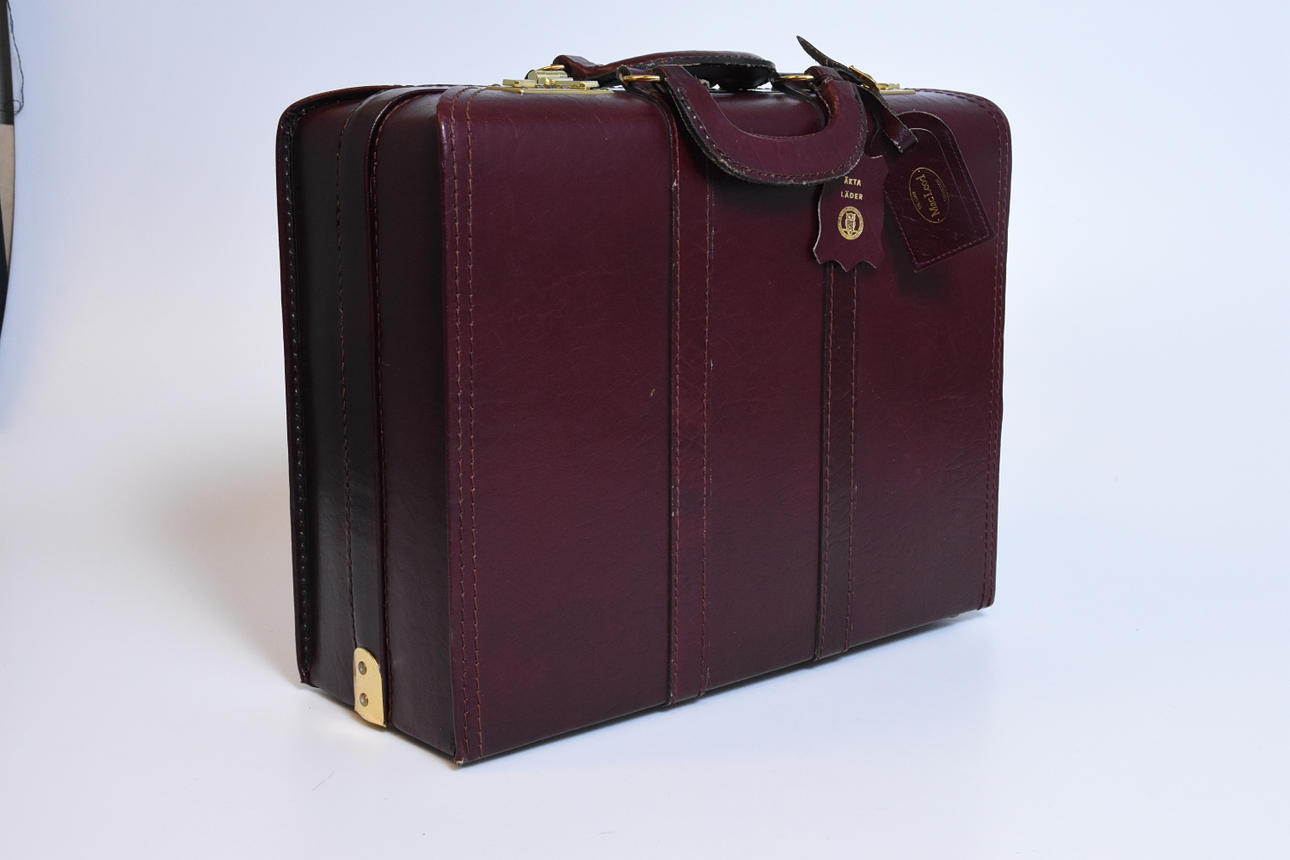 ATTACHEVÄSKA,skinn nyskick.