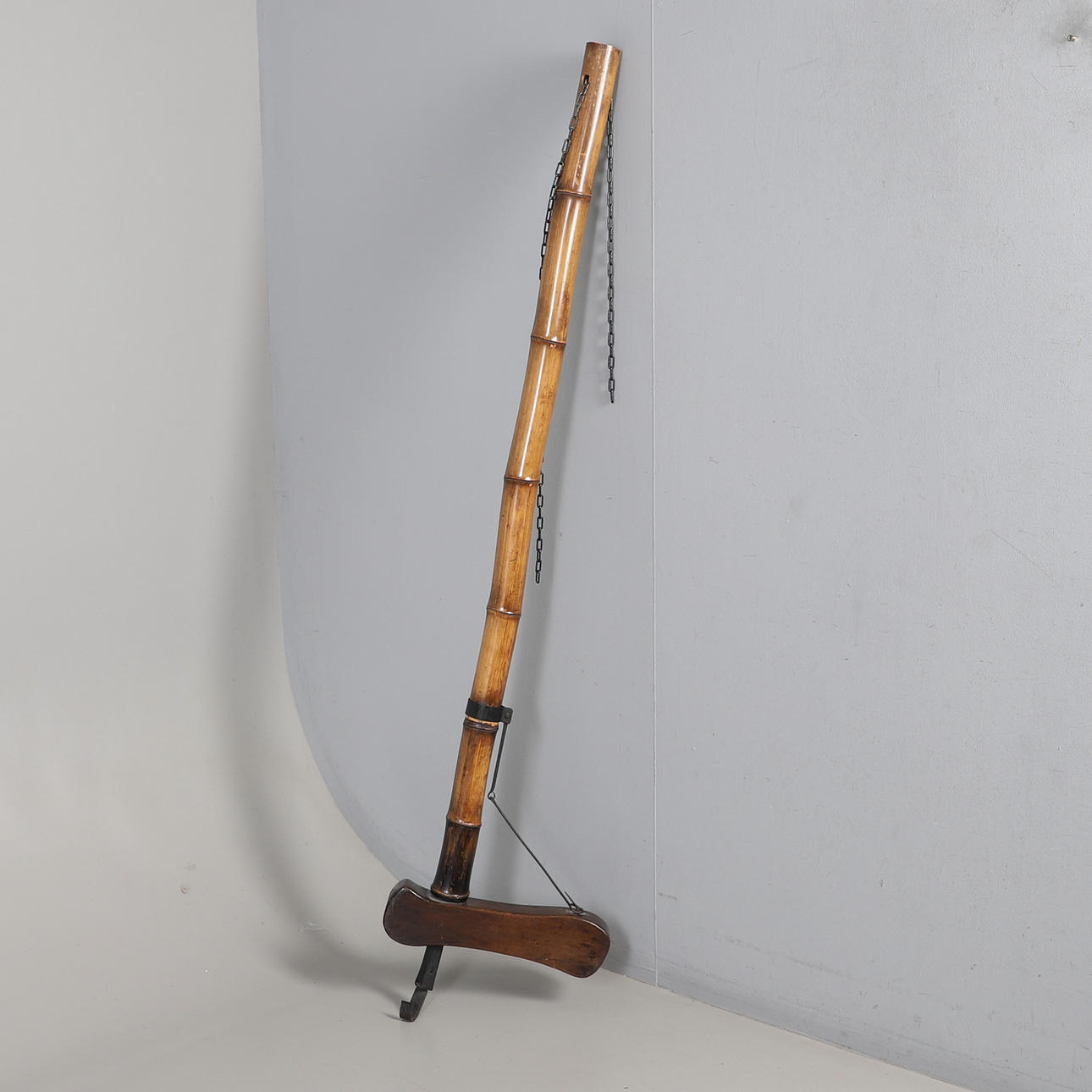 A JAPANESE STANDING HOOK JIZAIKAGI.