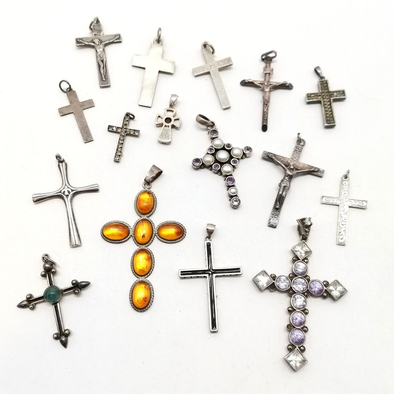 16x SILVER CROSSES - LARGEST SET WITH AMBER.
