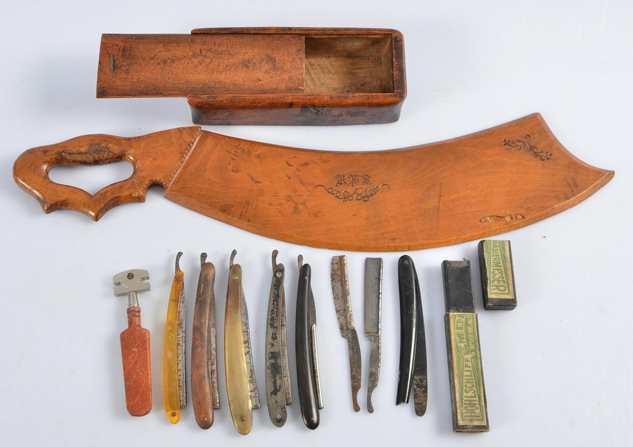 SKÄKTETRÄ SAMT ASK MED LOCK, 1900-tal.