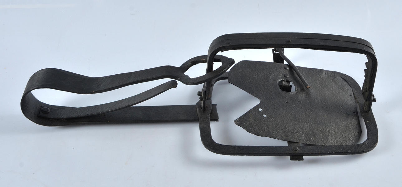 FÄLLA, järn, 1800-tal.