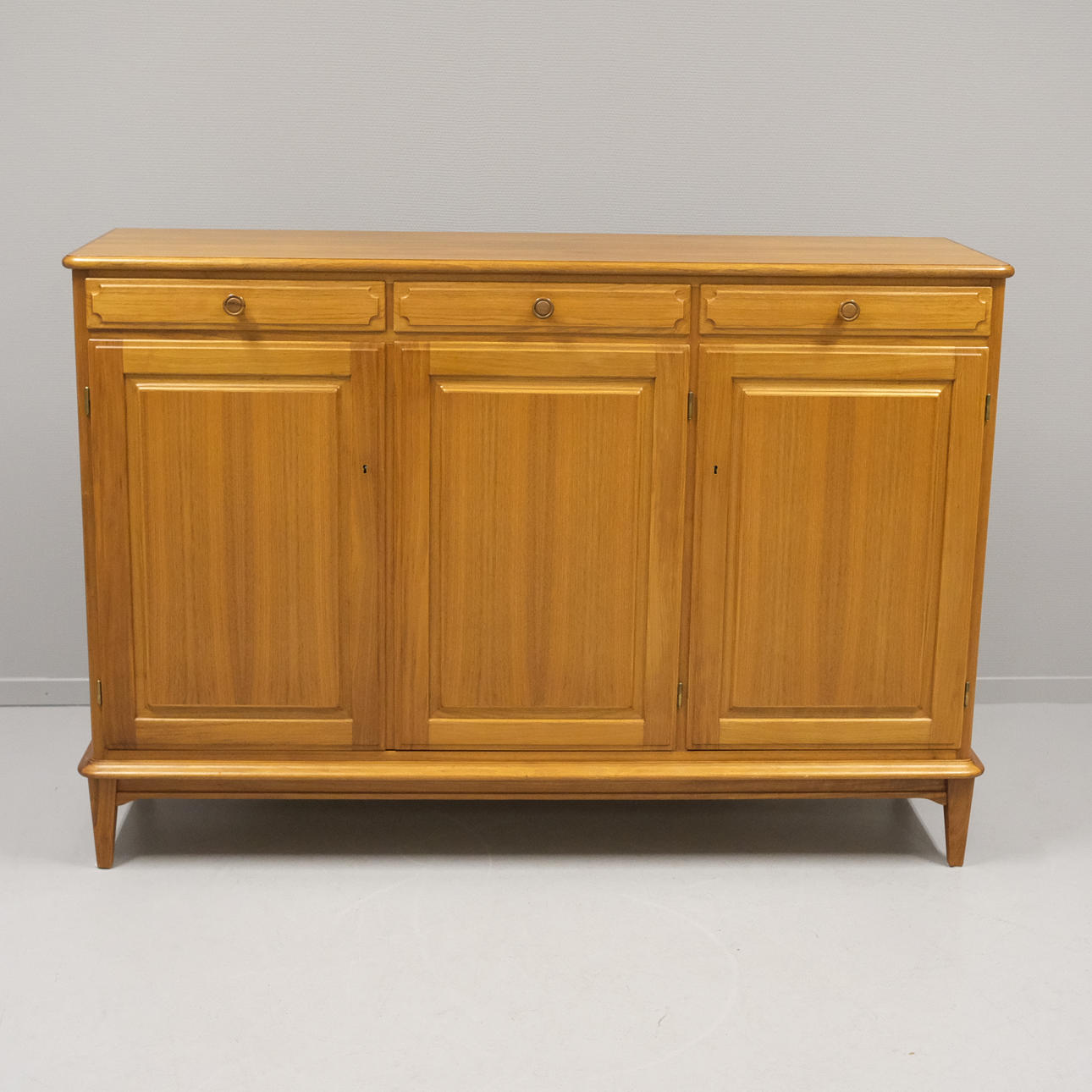 SVANTE SKOGH. SIDEBOARD, "VINDÖ", WALNUT.