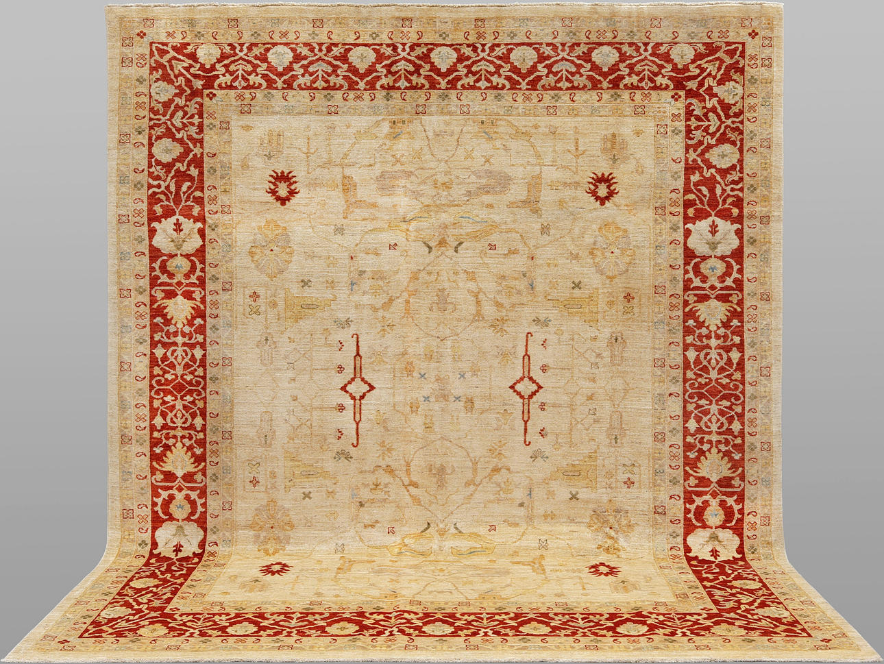 CARPET. Ziegler, 291 x 247 cm.