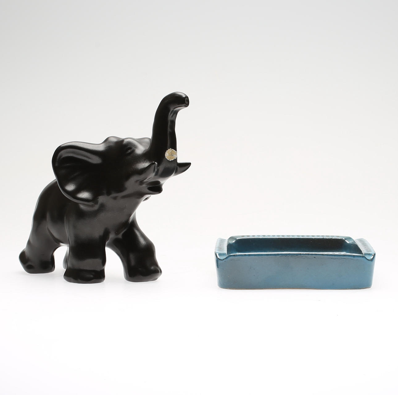 FIGURIN samt ASKFAT, stengods, Vicke Lindstrand samt Mari Simmulson, Upsala Ekeby.