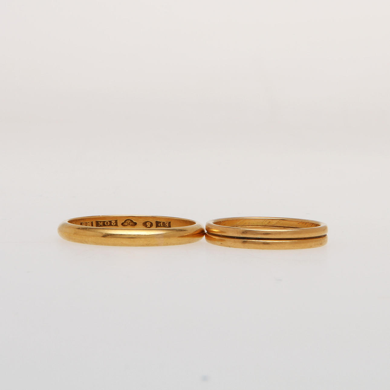 RINGAR, 2 st, 20k guld, vikt 8,1 gram.