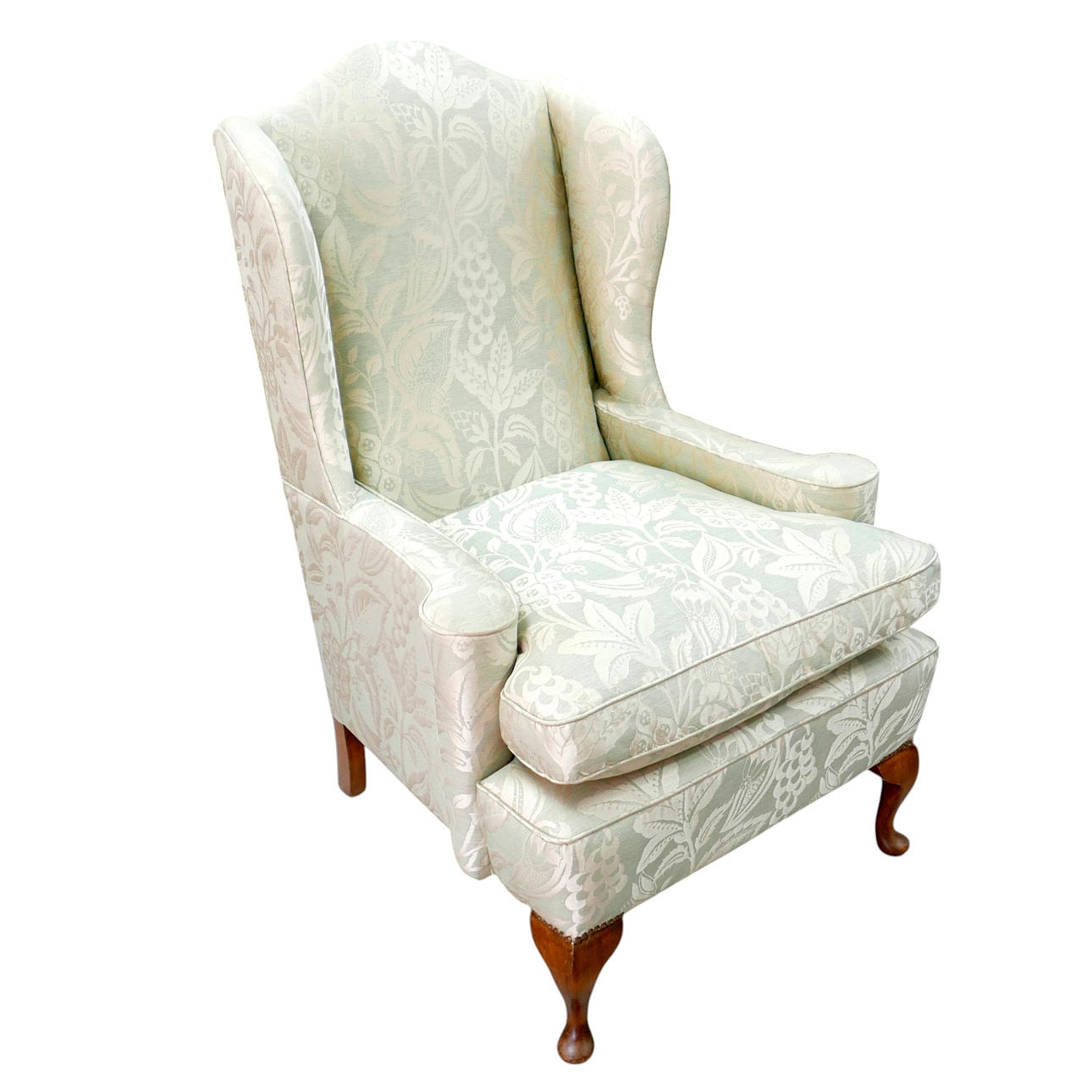 A 20TH CENTURY WING BACK ARMCHAIR.
