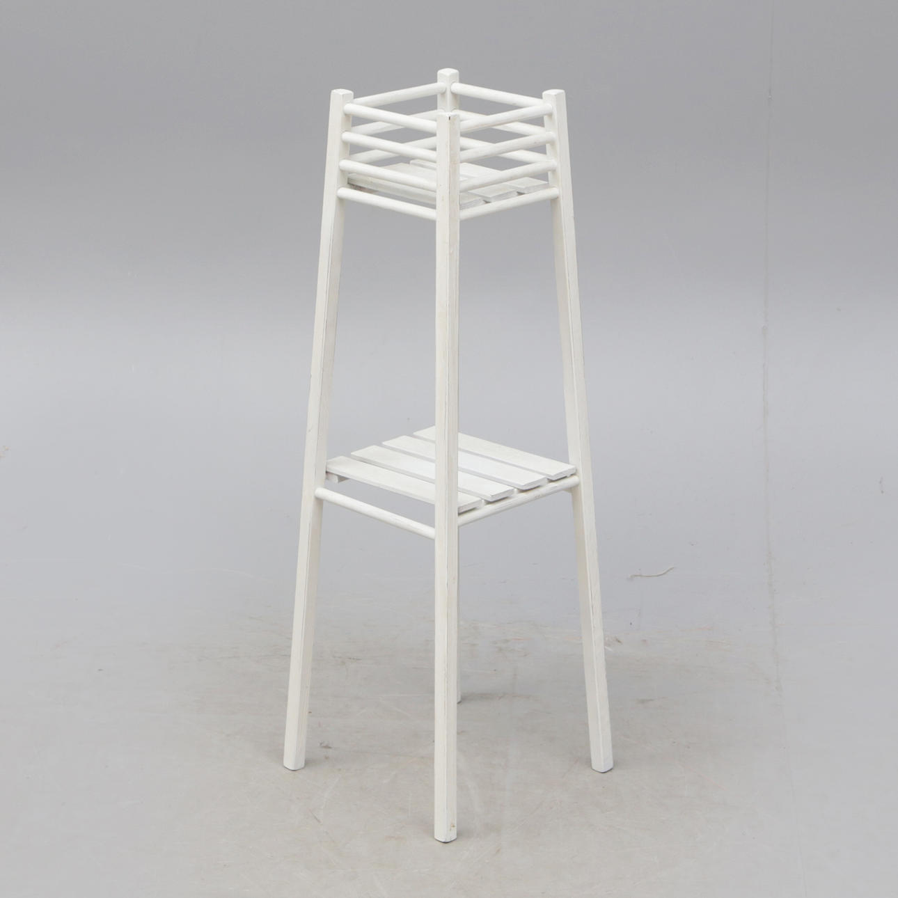 PEDESTAL, wood.