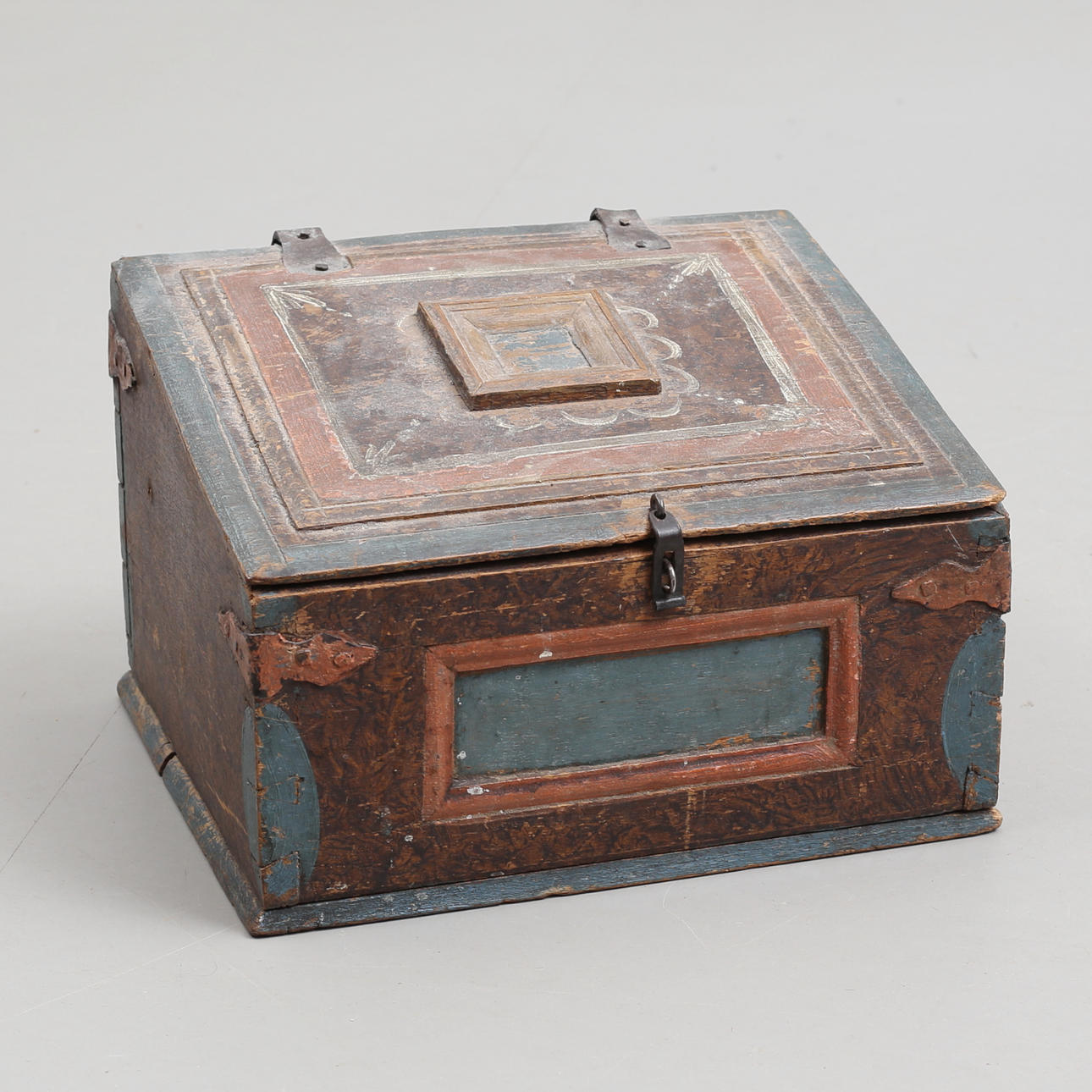 BOX, folk art, 18th/19th century.