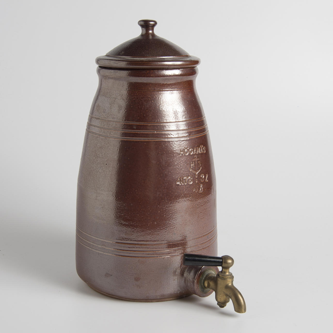 KRUS MED TAPPKRAN, keramik, Höganäs.