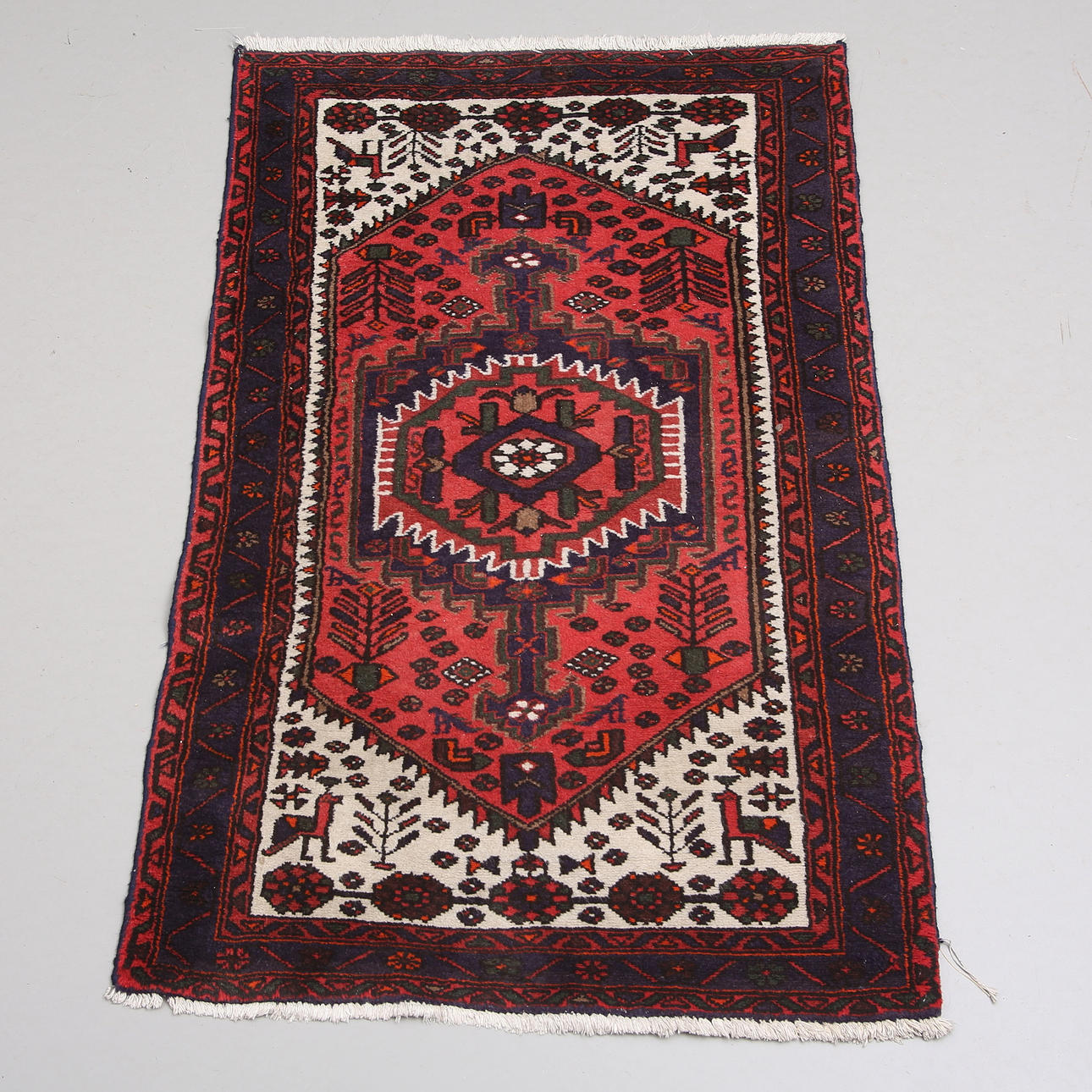 ORIENTAL RUG, Persian, approx. 145 x 95 cm.
