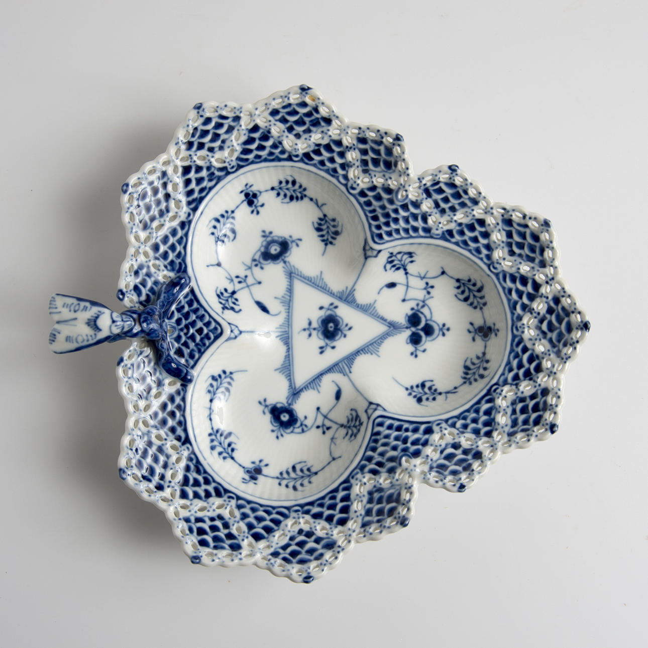 SKÅLFAT, bladformat, "Musselmalet", helblond, Royal Copenhagen.